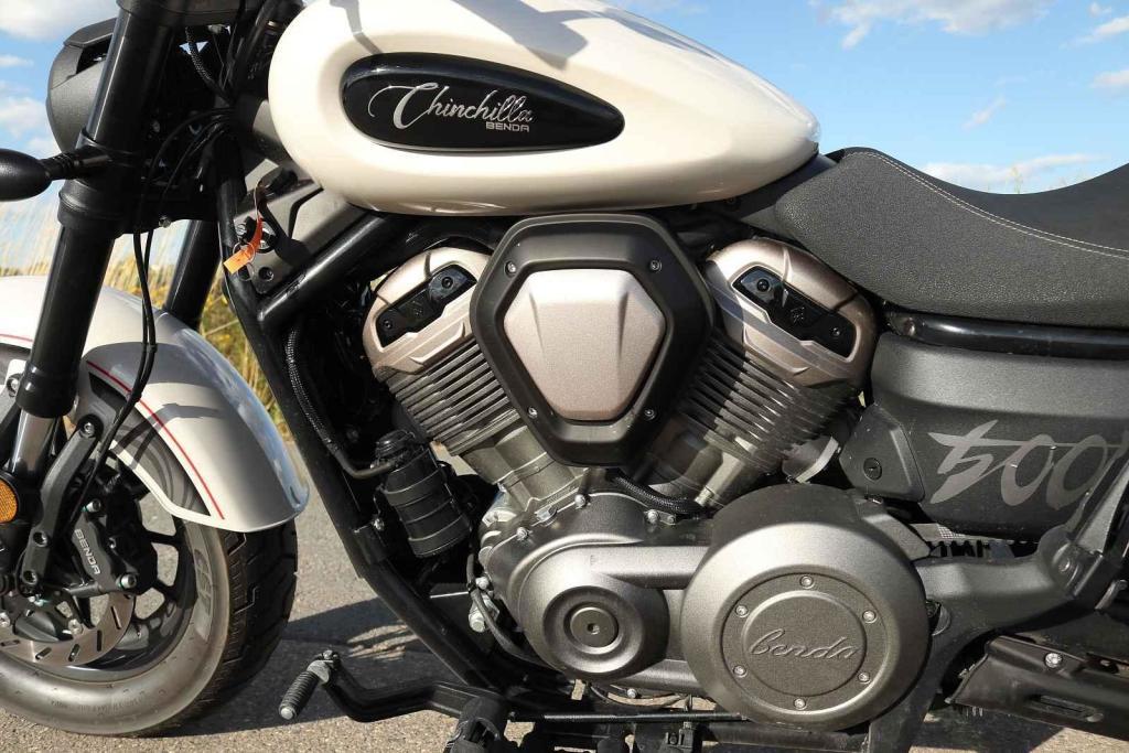 Motor poskytuje výkon přesně 35 kW, vyhoví tedy požadavkům skupiny A2.