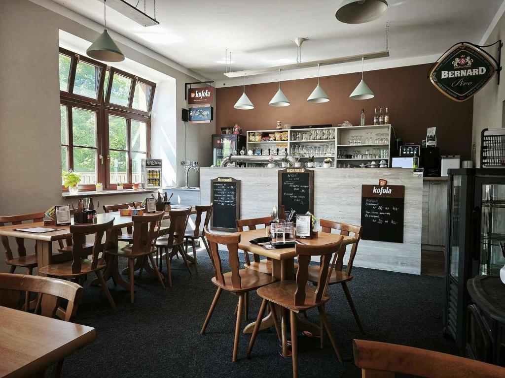 Hostinec u Vkla ve Vlkově pod Oškobrhem.