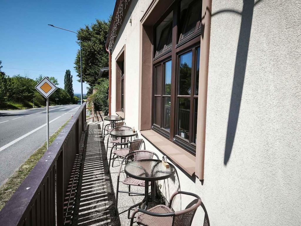 Hostinec u Vkla ve Vlkově pod Oškobrhem.