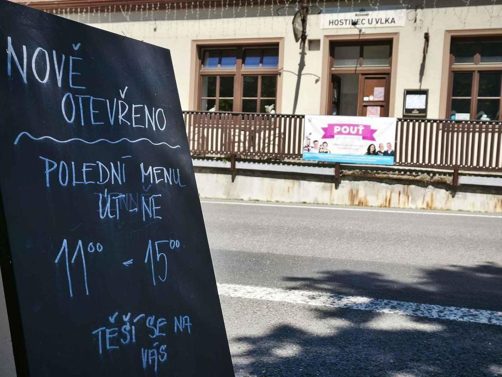 Hostinec u Vkla ve Vlkově pod Oškobrhem.