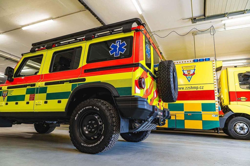Foto: Dajbych 4x4/Ivo Trzaskalik Praha – Nový vůz pražských záchranářů – Ineos Grenadier v úpravě Ambulance.