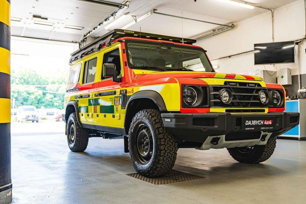 Foto: Dajbych 4x4/Ivo Trzaskalik Praha – Nový vůz pražských záchranářů – Ineos Grenadier v úpravě Ambulance.