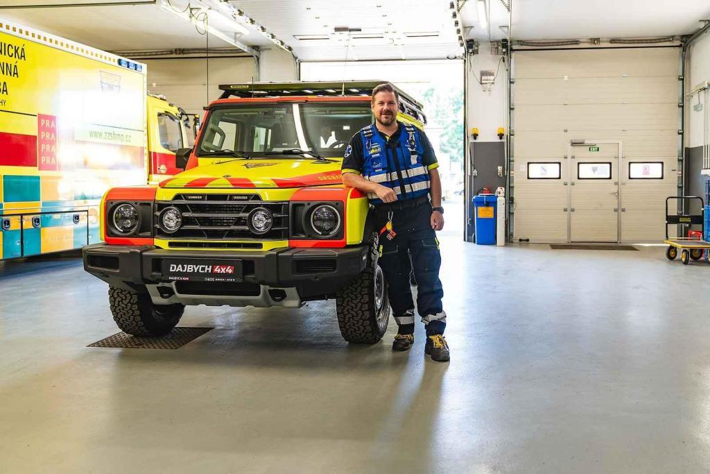 Foto: Dajbych 4x4/Ivo Trzaskalik Praha – Nový vůz pražských záchranářů – Ineos Grenadier v úpravě Ambulance.