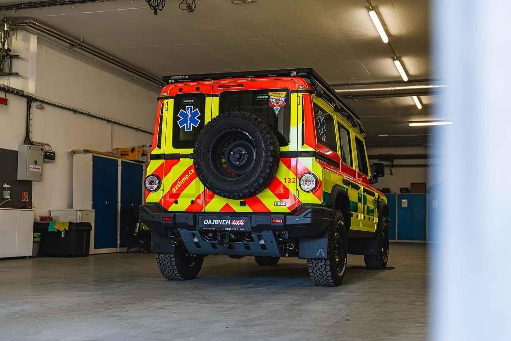 Foto: Dajbych 4x4/Ivo Trzaskalik Praha – Nový vůz pražských záchranářů – Ineos Grenadier v úpravě Ambulance.
