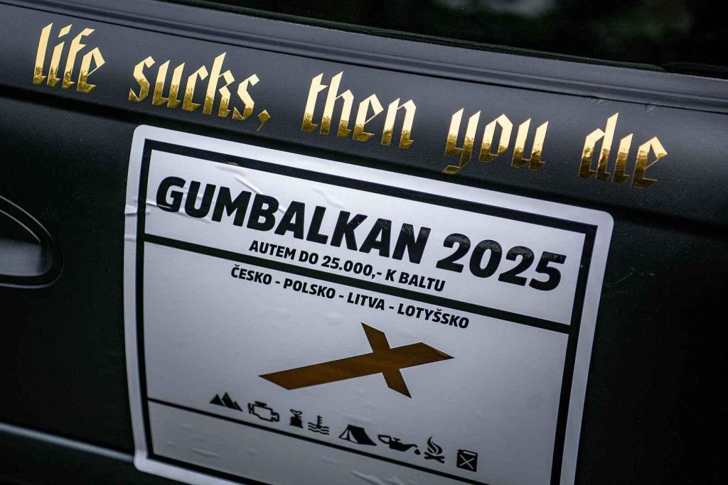 Pohřební automobil pořadatelů závodu Gumbalkan, 4. července 2025, Ostrava.