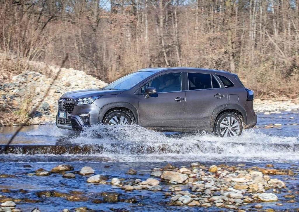 Suzuki S-cross.