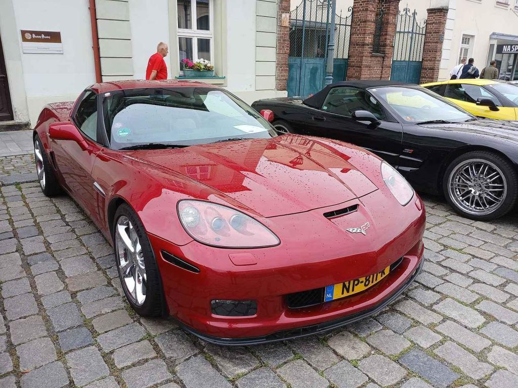 V Plzeňském Prazdroji si dali sraz příznivci amerických sportovních vozů Corvette.
