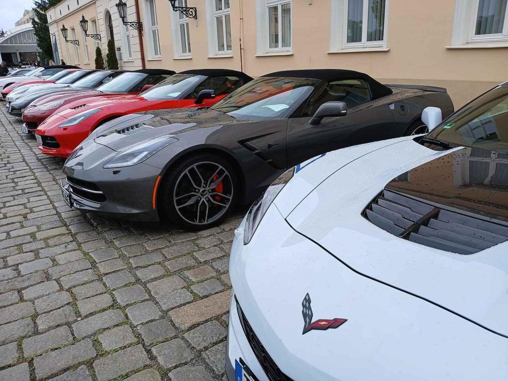 V Plzeňském Prazdroji si dali sraz příznivci amerických sportovních vozů Corvette.