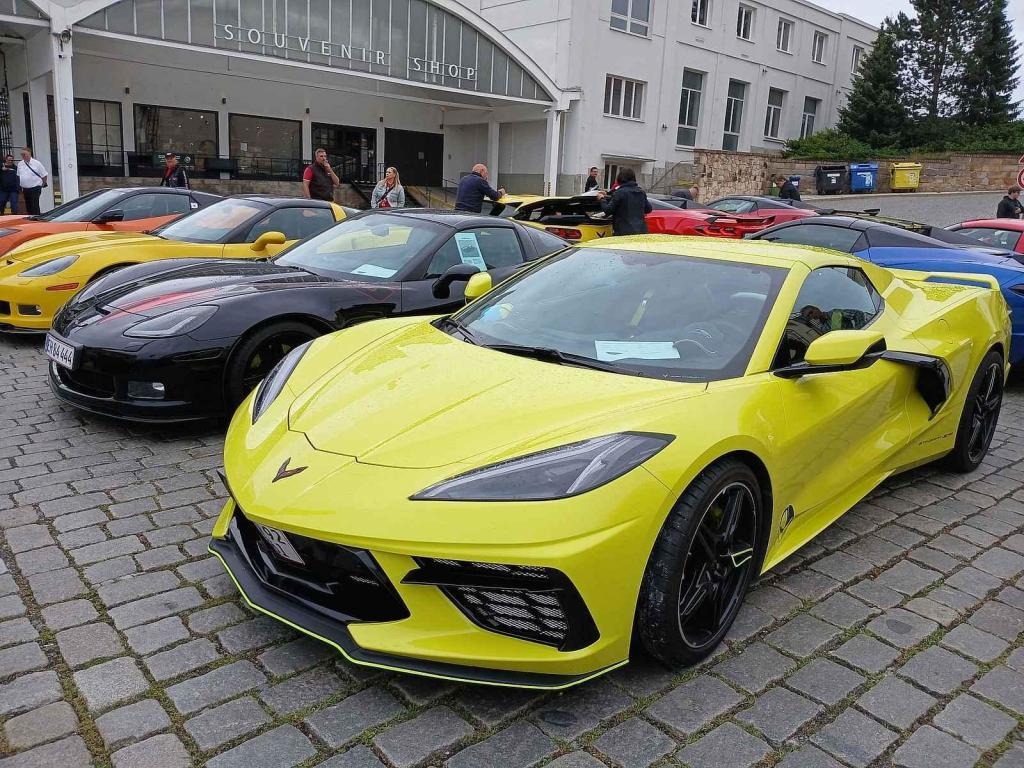 V Plzeňském Prazdroji si dali sraz příznivci amerických sportovních vozů Corvette.