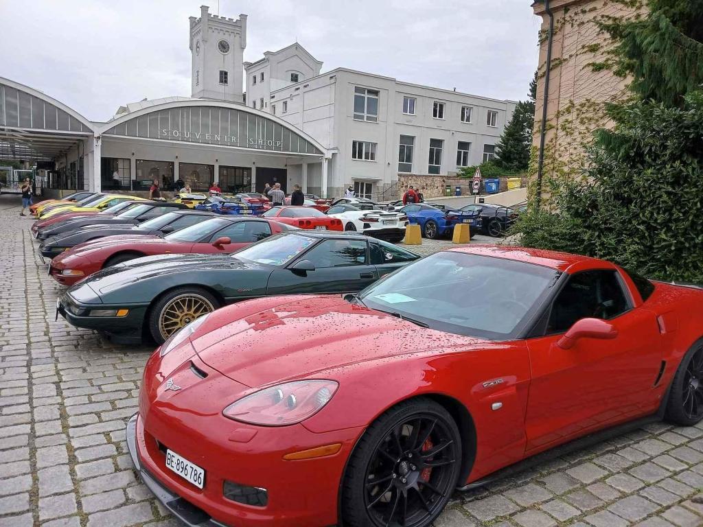 V Plzeňském Prazdroji si dali sraz příznivci amerických sportovních vozů Corvette.