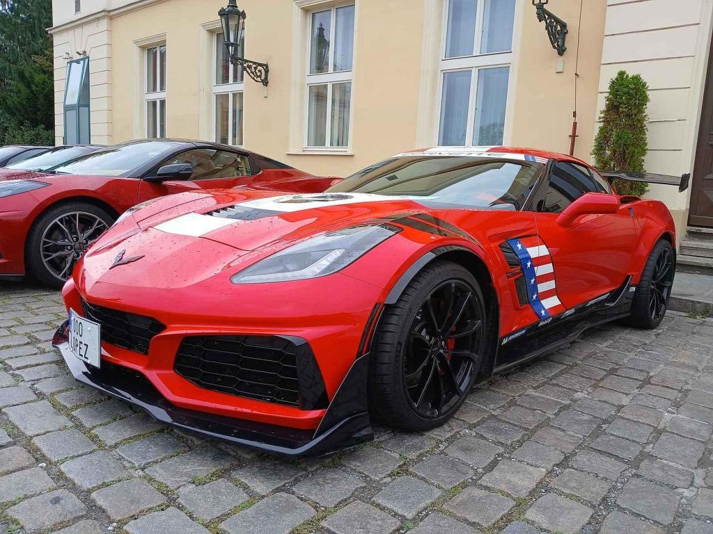 V Plzeňském Prazdroji si dali sraz příznivci amerických sportovních vozů Corvette.