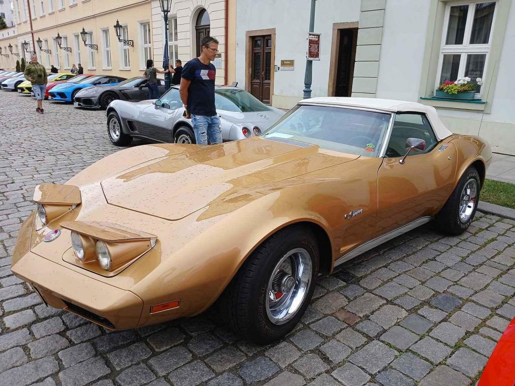 V Plzeňském Prazdroji si dali sraz příznivci amerických sportovních vozů Corvette.