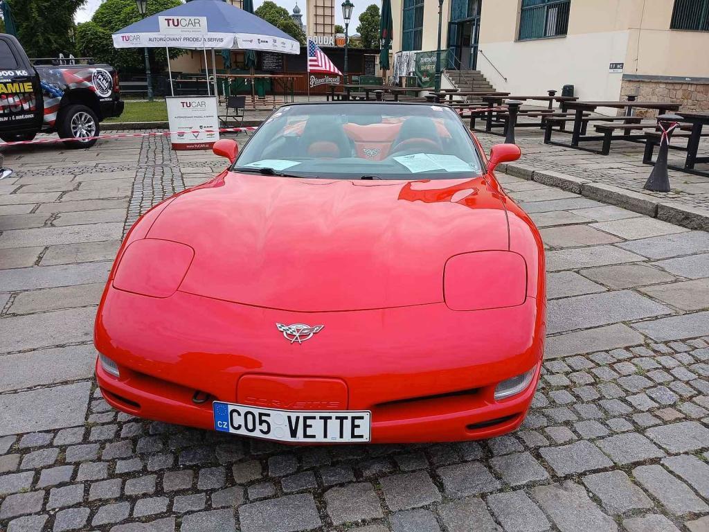 V Plzeňském Prazdroji si dali sraz příznivci amerických sportovních vozů Corvette.
