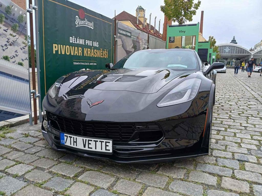 V Plzeňském Prazdroji si dali sraz příznivci amerických sportovních vozů Corvette.