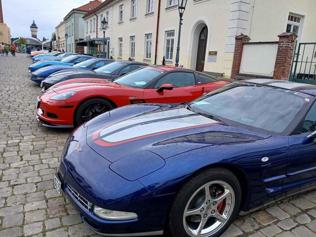 V Plzeňském Prazdroji si dali sraz příznivci amerických sportovních vozů Corvette.