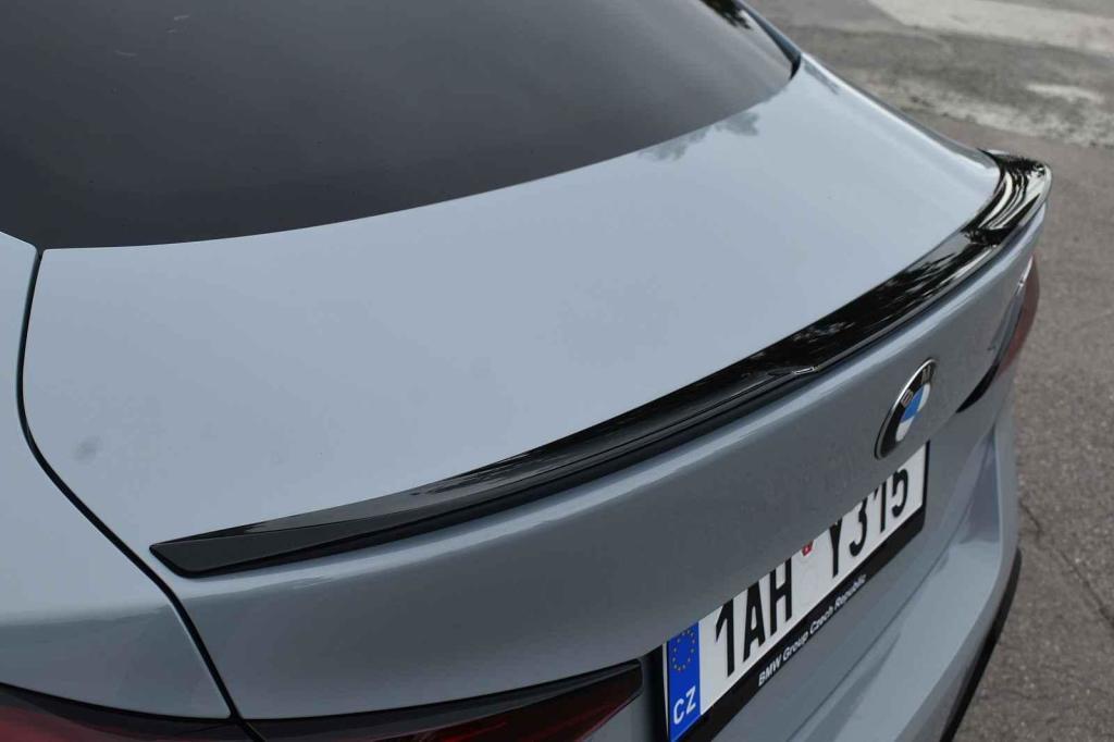 Zadní spoiler.