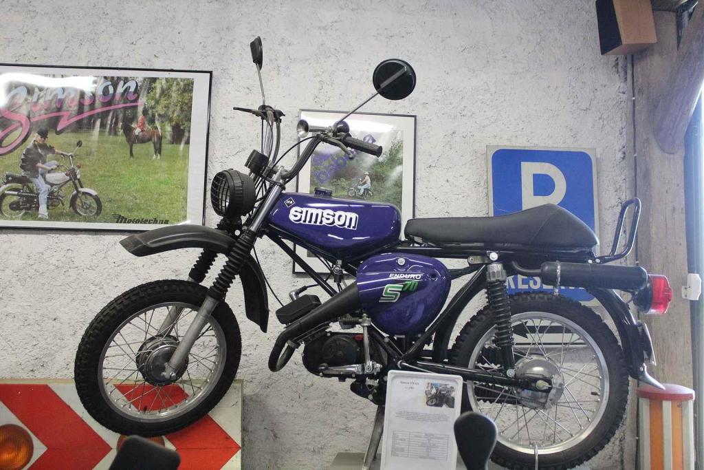 Odlehčený Simson S70 ES z roku 1985, speciálně se vyráběl pro armádu.