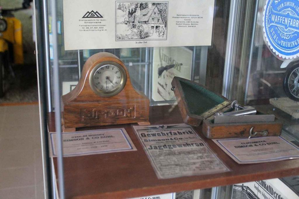 Stoní hodiny a climometer značky Simson.