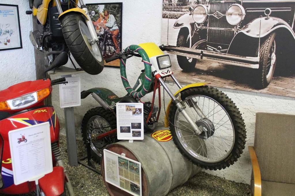 Motocykl Simson Trial z roku 1988.