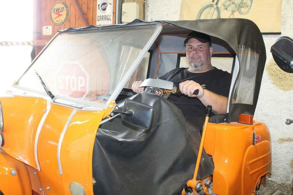 Zakladatel a majitel muzea v tříkolce Simson Duo.