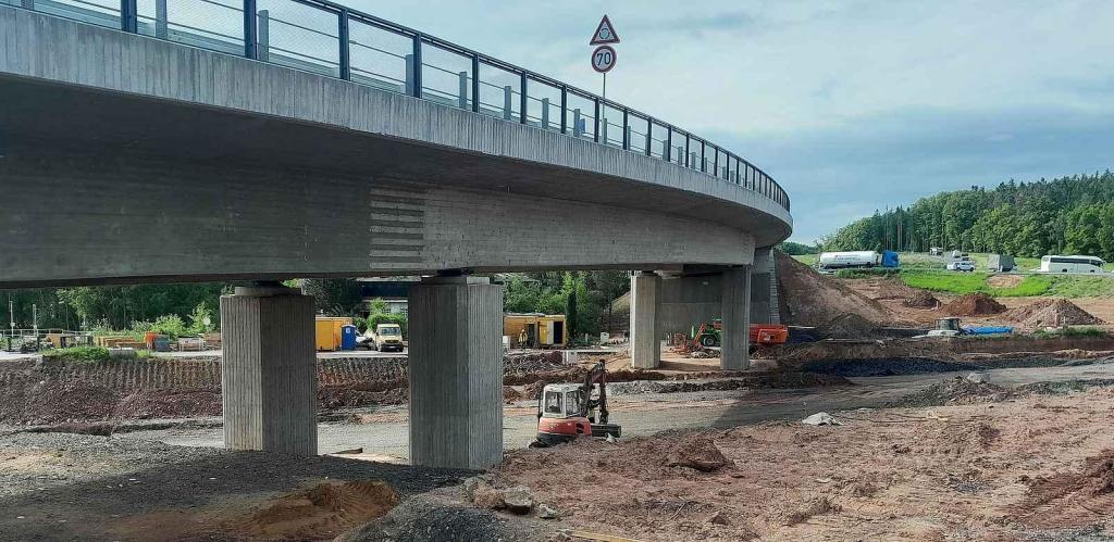 Stavba dálnice D6 na pomezí Středočeského a Ústeckého kraje.