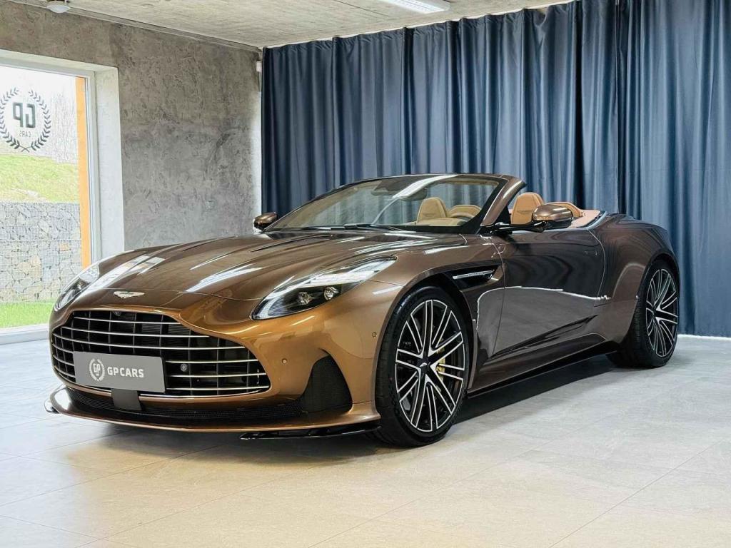 Aston Martin DB12.