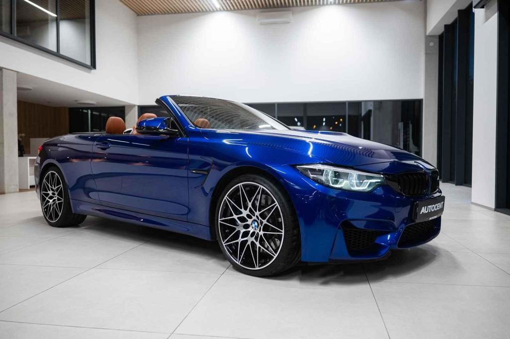 BMW M4 Cabrio.