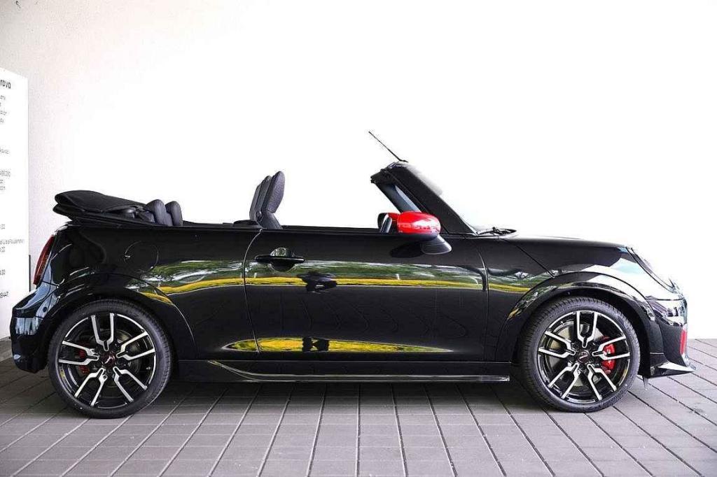 Mini Cooper JCW Cabrio.