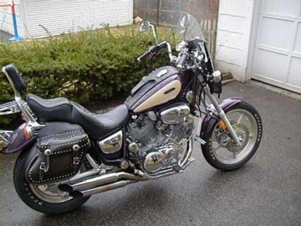 Motocykl Yamaha Virago 1100 z roku 1994.