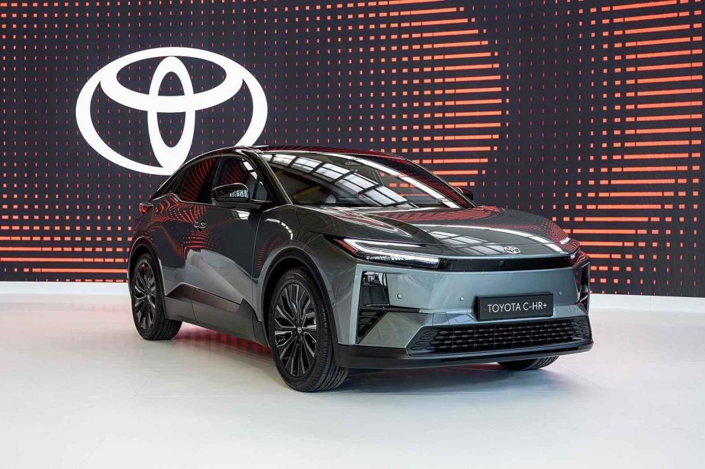 Toyota C-HR+.