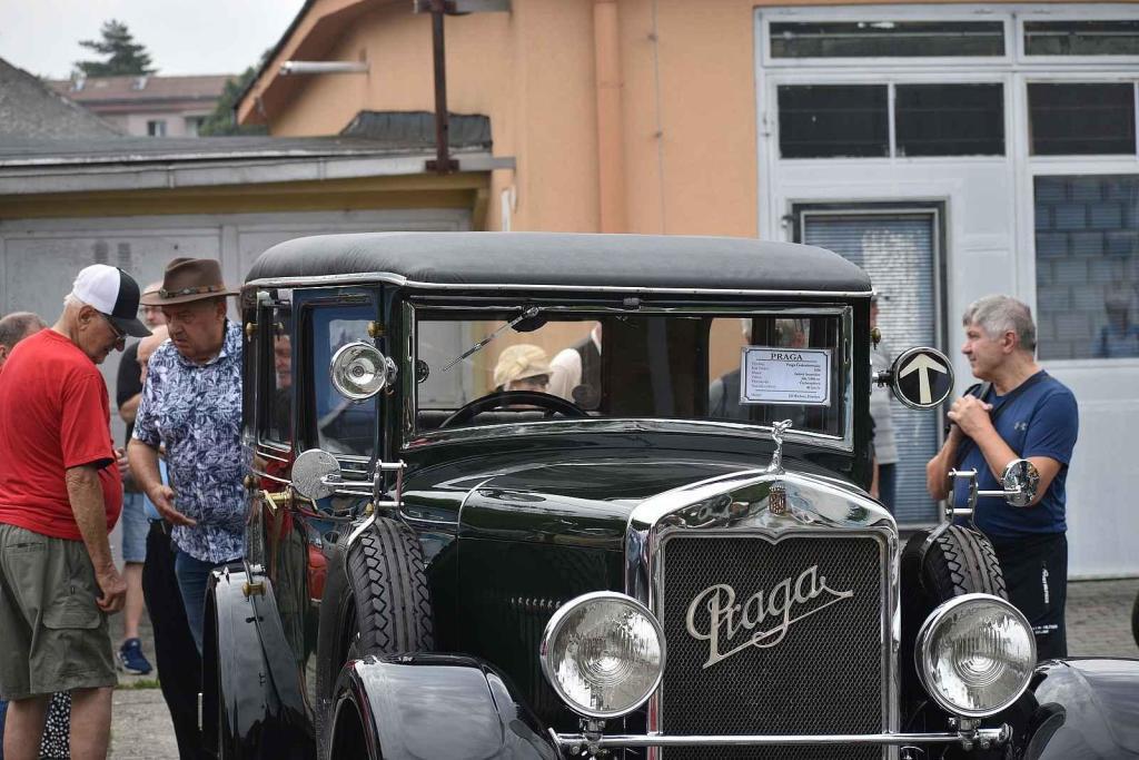 Hippies v broučku, Velorex i Praga ozdobily sraz veteránů v Rožnově pod Radhoštěm.
