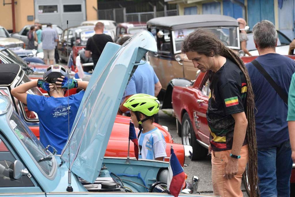 Hippies v broučku, Velorex i Praga ozdobily sraz veteránů v Rožnově pod Radhoštěm.