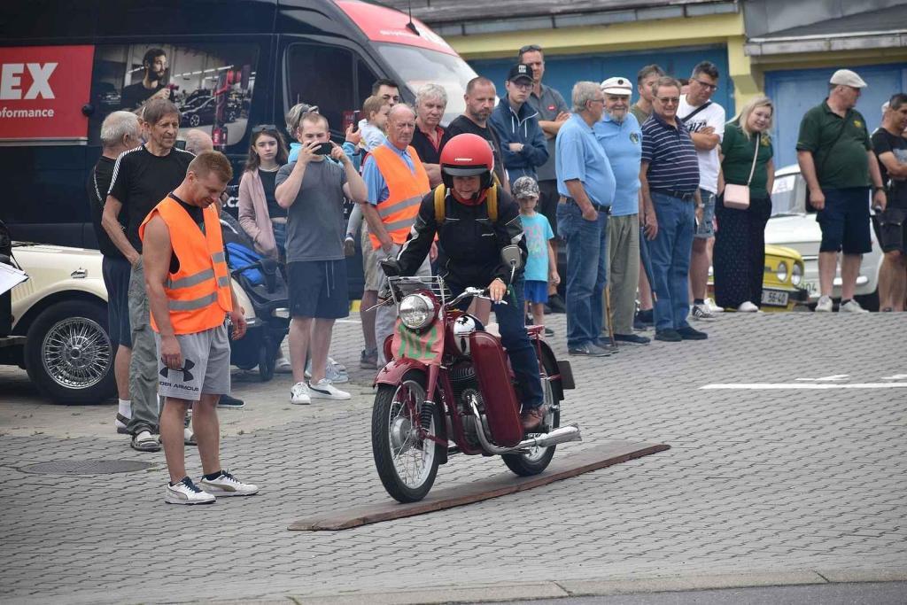 Hippies v broučku, Velorex i Praga ozdobily sraz veteránů v Rožnově pod Radhoštěm.