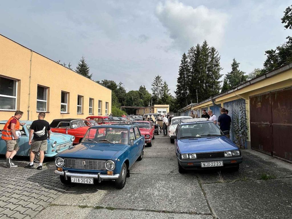 Hippies v broučku, Velorex i Praga ozdobily sraz veteránů v Rožnově pod Radhoštěm.