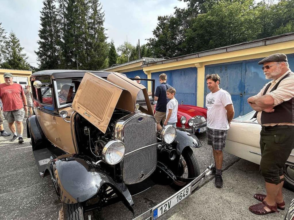 Hippies v broučku, Velorex i Praga ozdobily sraz veteránů v Rožnově pod Radhoštěm.