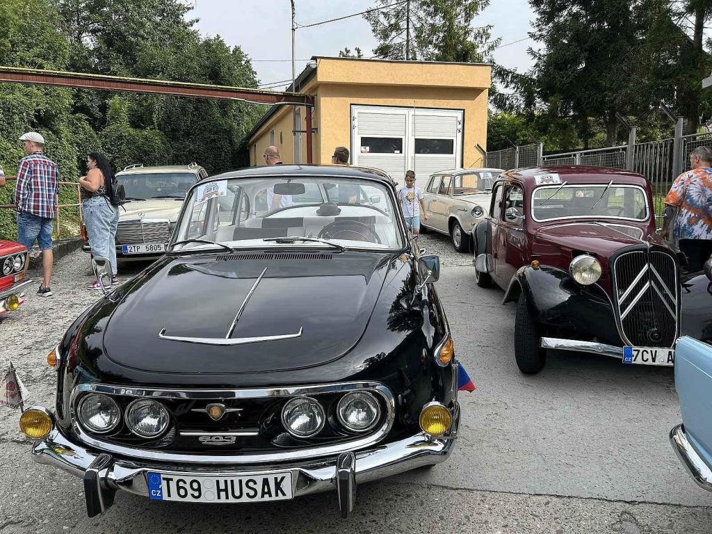Hippies v broučku, Velorex i Praga ozdobily sraz veteránů v Rožnově pod Radhoštěm.