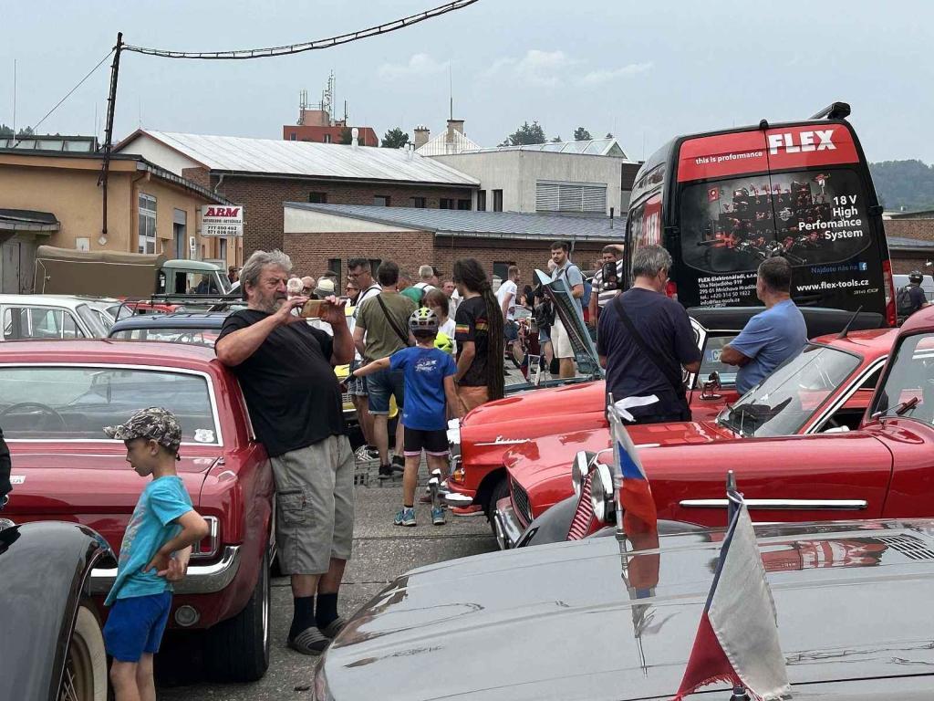 Hippies v broučku, Velorex i Praga ozdobily sraz veteránů v Rožnově pod Radhoštěm.
