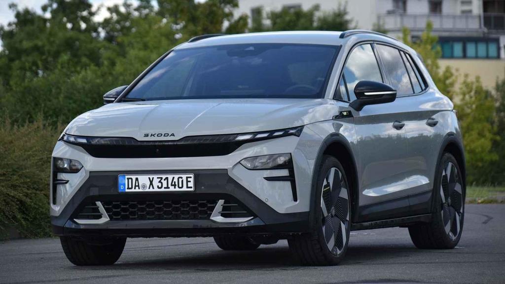 Elroq RS vypadá dynamicky, ale dobře poslouží i při běžných jízdách.