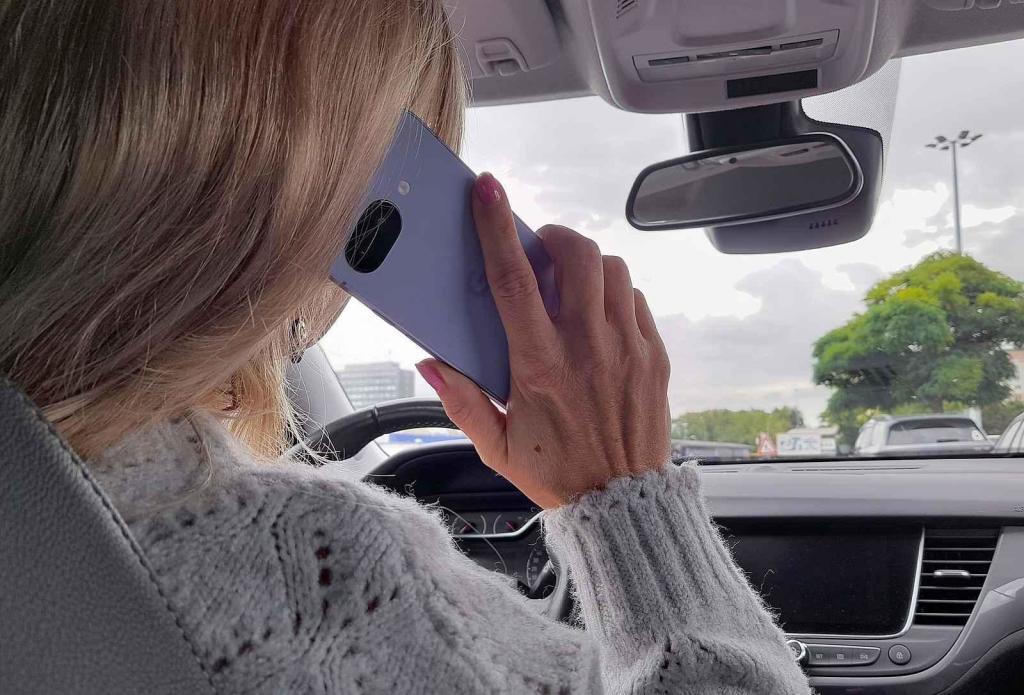 Dopravní policisté ve Spolkové zemi Porýní-Falc vyzkoušeli systém MONOcam odhalující řidiče, kteří používají za jízdy mobilní telefon.