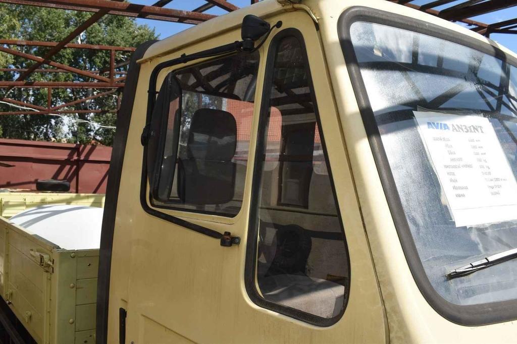 Zajímavé řešení okének ve dveřích.