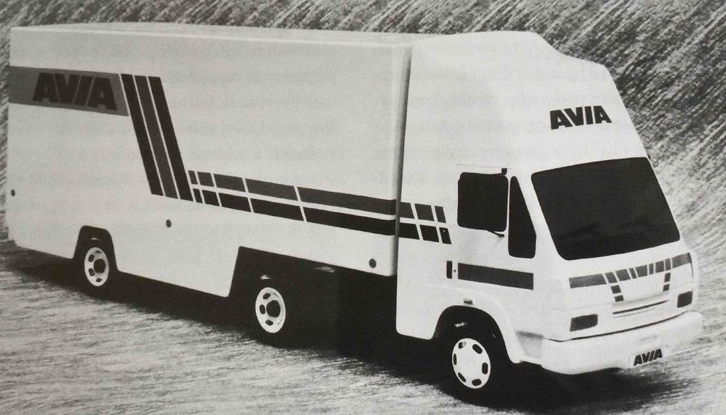 Také silniční tahač.