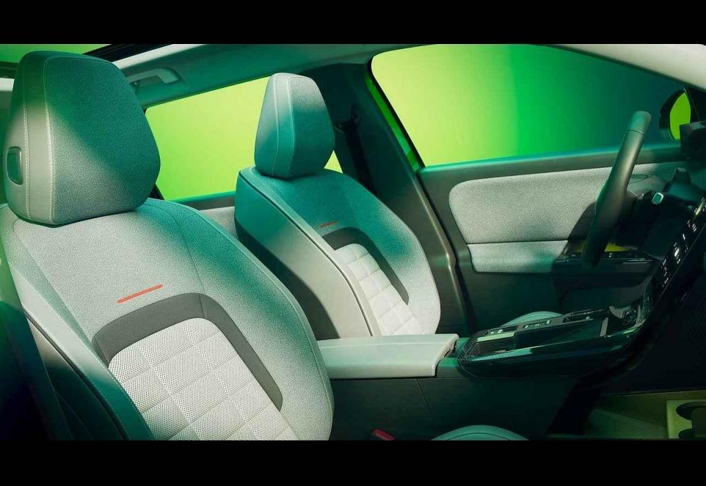 Sedačky můžou mít přifukovací bočnice.