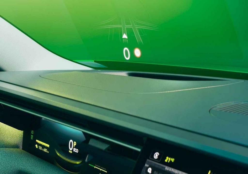 Vyšší výbavy mají také head-up displej.