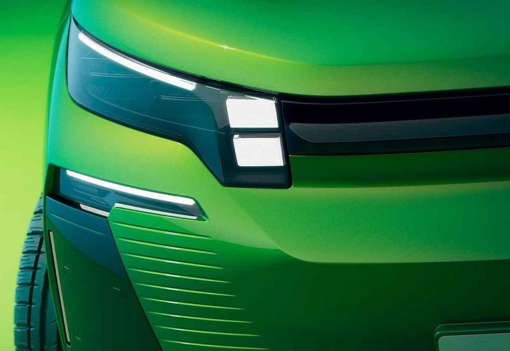 Typický světelný podpis vpředu.