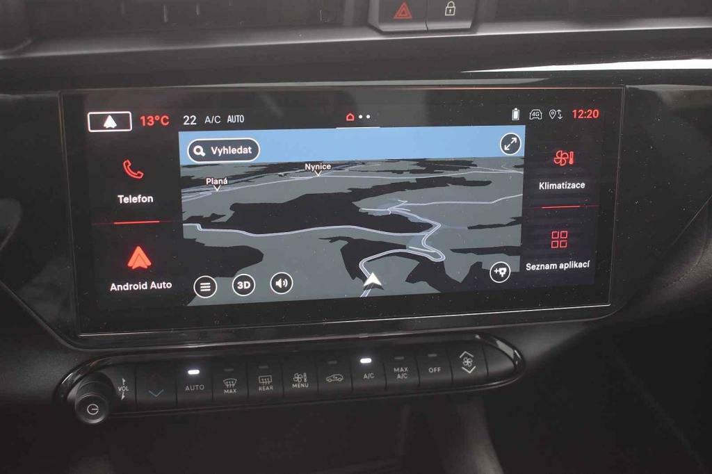 Displej je poměrně malý.