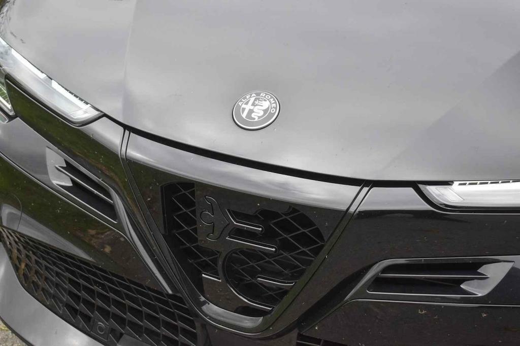 Detail trojúhelníkové masky.