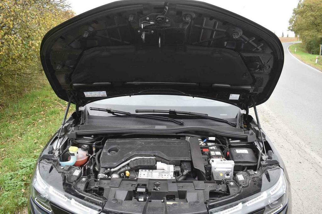 Motor je slušně odhlučněný.