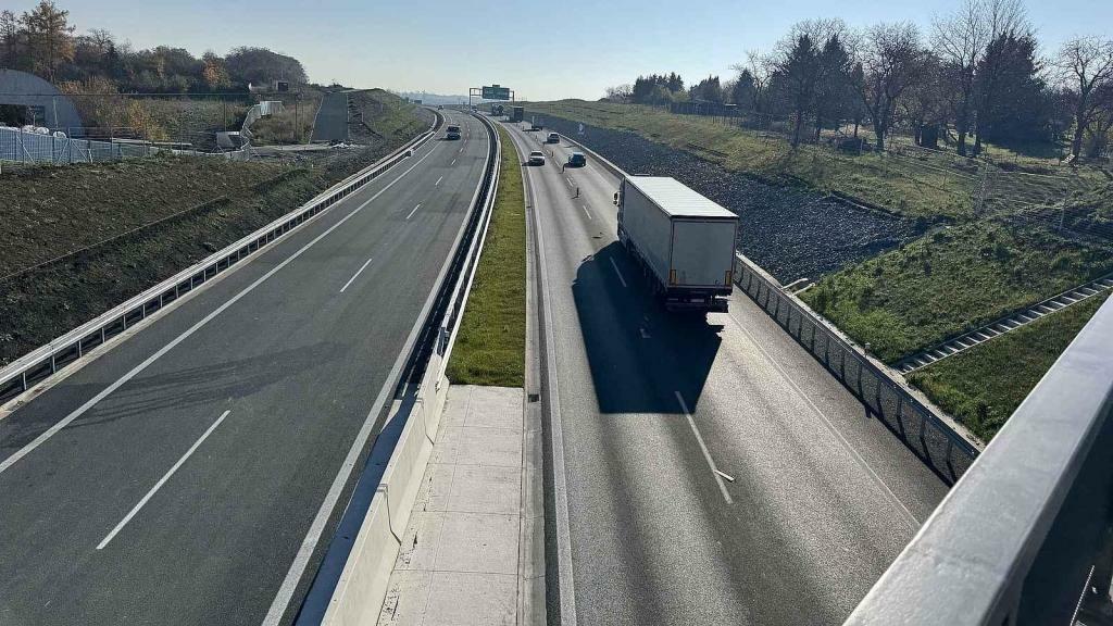 Dokončovaný západní obchvat Olomouce (D35 Křelov–Slavonín)