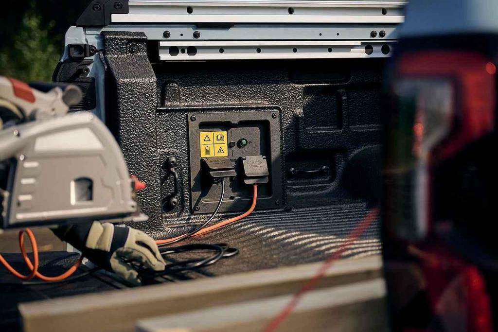 Těm se nesmírně hodí zásuvky na korbě.