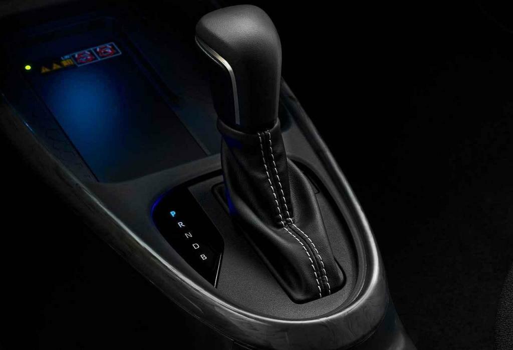 Vždy je vybaveno automatickou převodovkou.